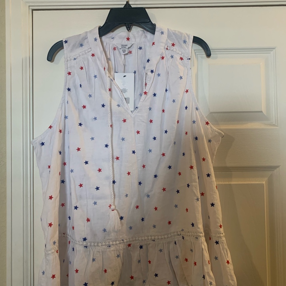 Crown & Ivy Top Star Print NWT